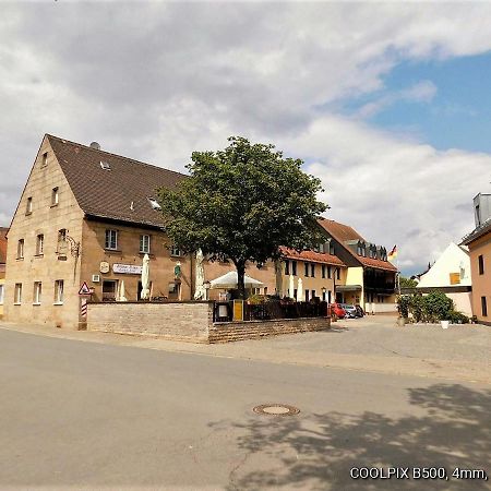 Gasthof Landhotel Gruner Baum Cadolzburg Buitenkant foto