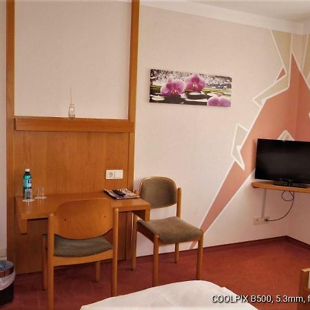 Gasthof Landhotel Gruner Baum Cadolzburg Buitenkant foto
