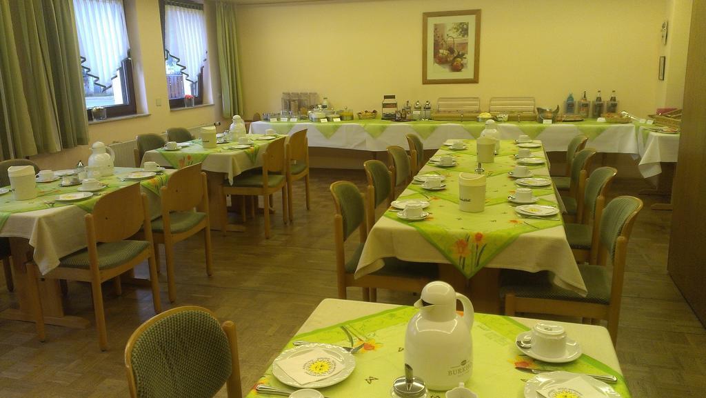 Gasthof Landhotel Gruner Baum Cadolzburg Buitenkant foto