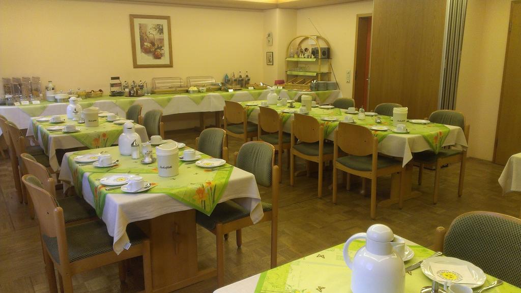Gasthof Landhotel Gruner Baum Cadolzburg Buitenkant foto