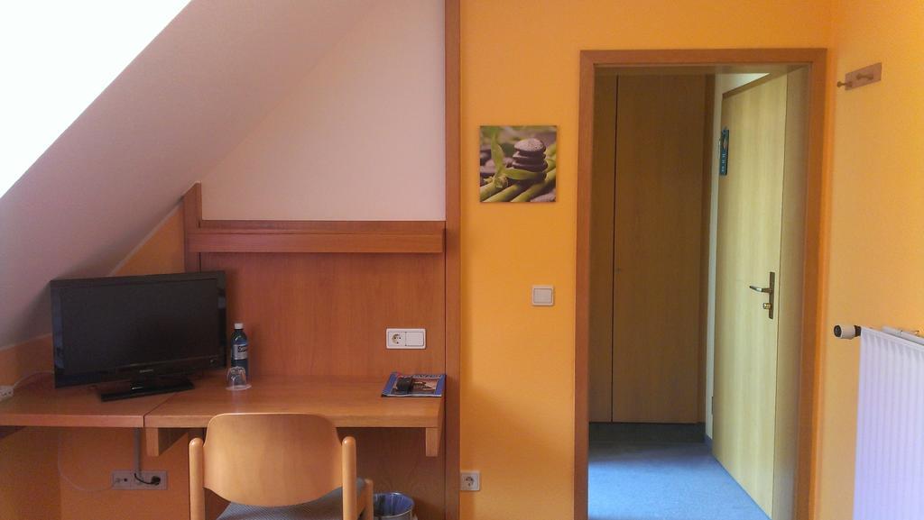 Gasthof Landhotel Gruner Baum Cadolzburg Buitenkant foto