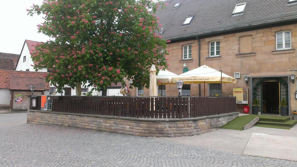 Gasthof Landhotel Gruner Baum Cadolzburg Buitenkant foto