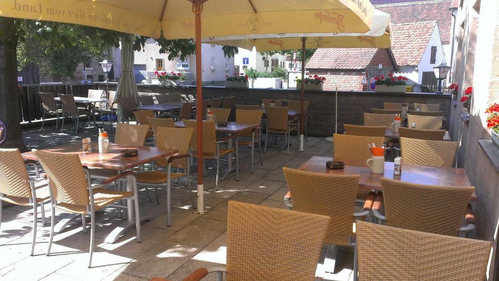 Gasthof Landhotel Gruner Baum Cadolzburg Buitenkant foto