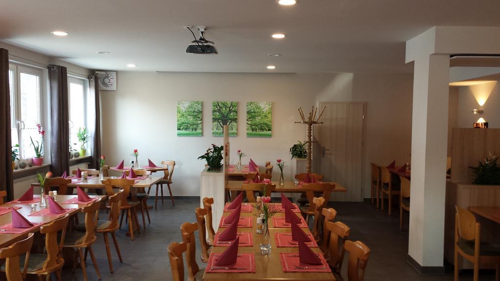 Gasthof Landhotel Gruner Baum Cadolzburg Buitenkant foto