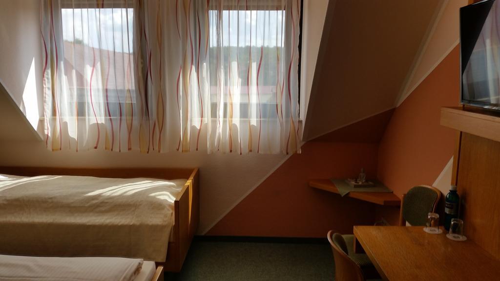 Gasthof Landhotel Gruner Baum Cadolzburg Buitenkant foto
