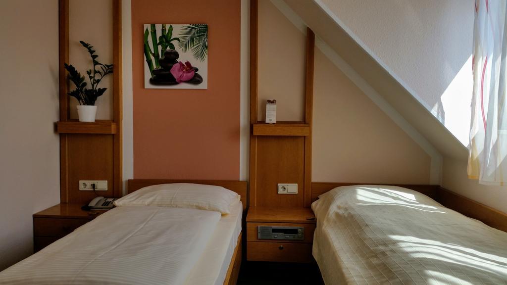 Gasthof Landhotel Gruner Baum Cadolzburg Buitenkant foto