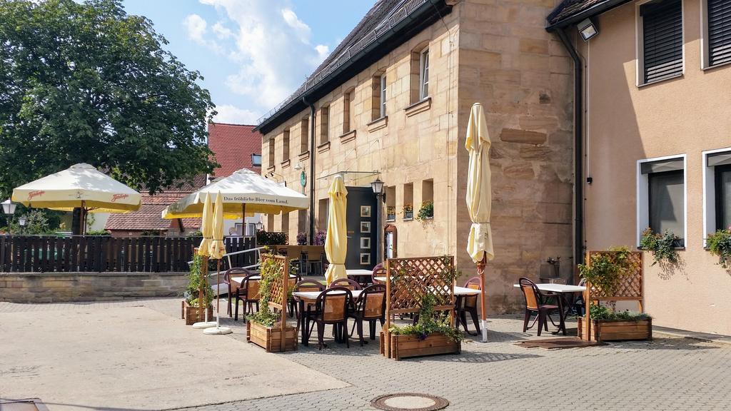 Gasthof Landhotel Gruner Baum Cadolzburg Buitenkant foto