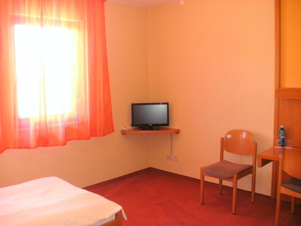 Gasthof Landhotel Gruner Baum Cadolzburg Buitenkant foto