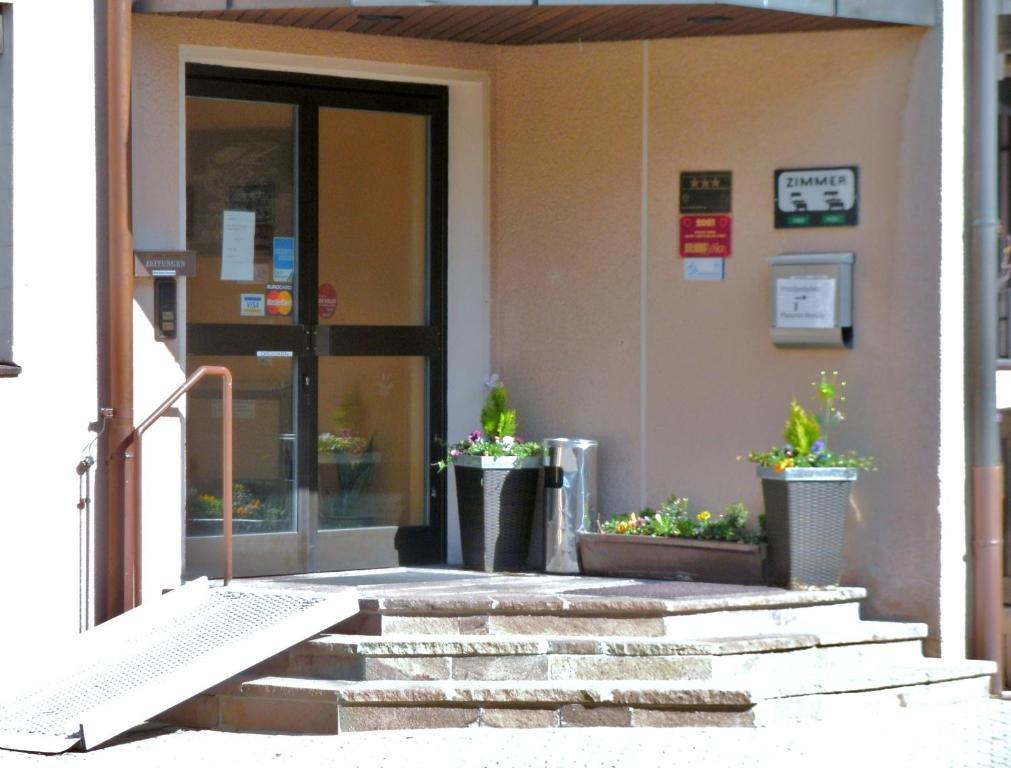 Gasthof Landhotel Gruner Baum Cadolzburg Buitenkant foto
