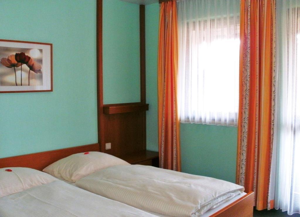 Gasthof Landhotel Gruner Baum Cadolzburg Buitenkant foto