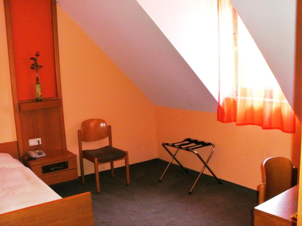 Gasthof Landhotel Gruner Baum Cadolzburg Buitenkant foto