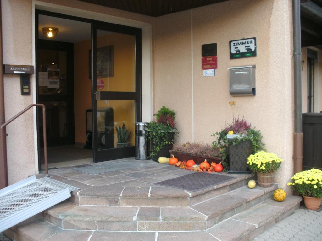 Gasthof Landhotel Gruner Baum Cadolzburg Buitenkant foto