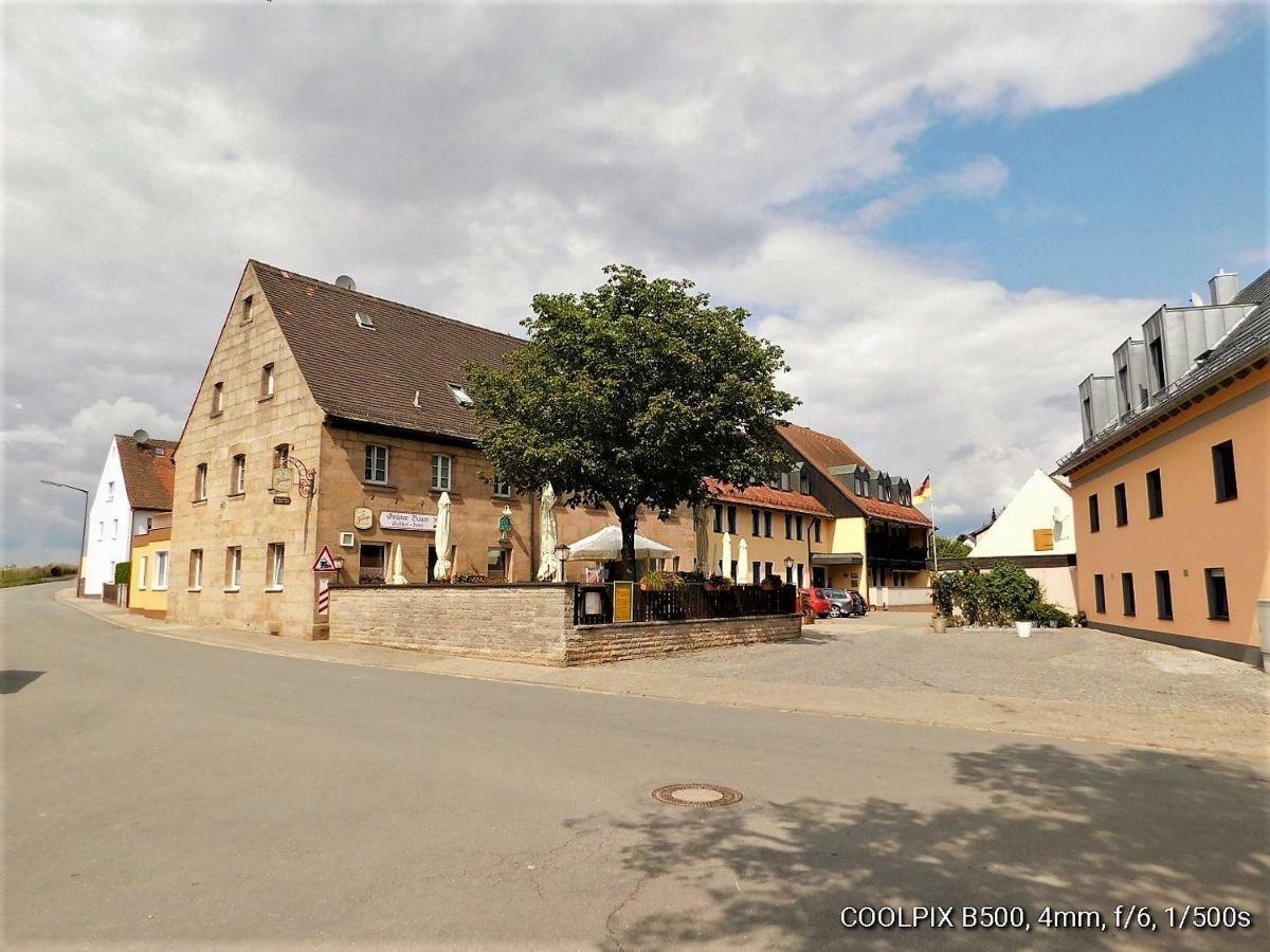Gasthof Landhotel Gruner Baum Cadolzburg Buitenkant foto