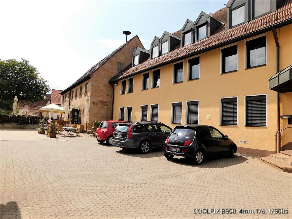 Gasthof Landhotel Gruner Baum Cadolzburg Buitenkant foto