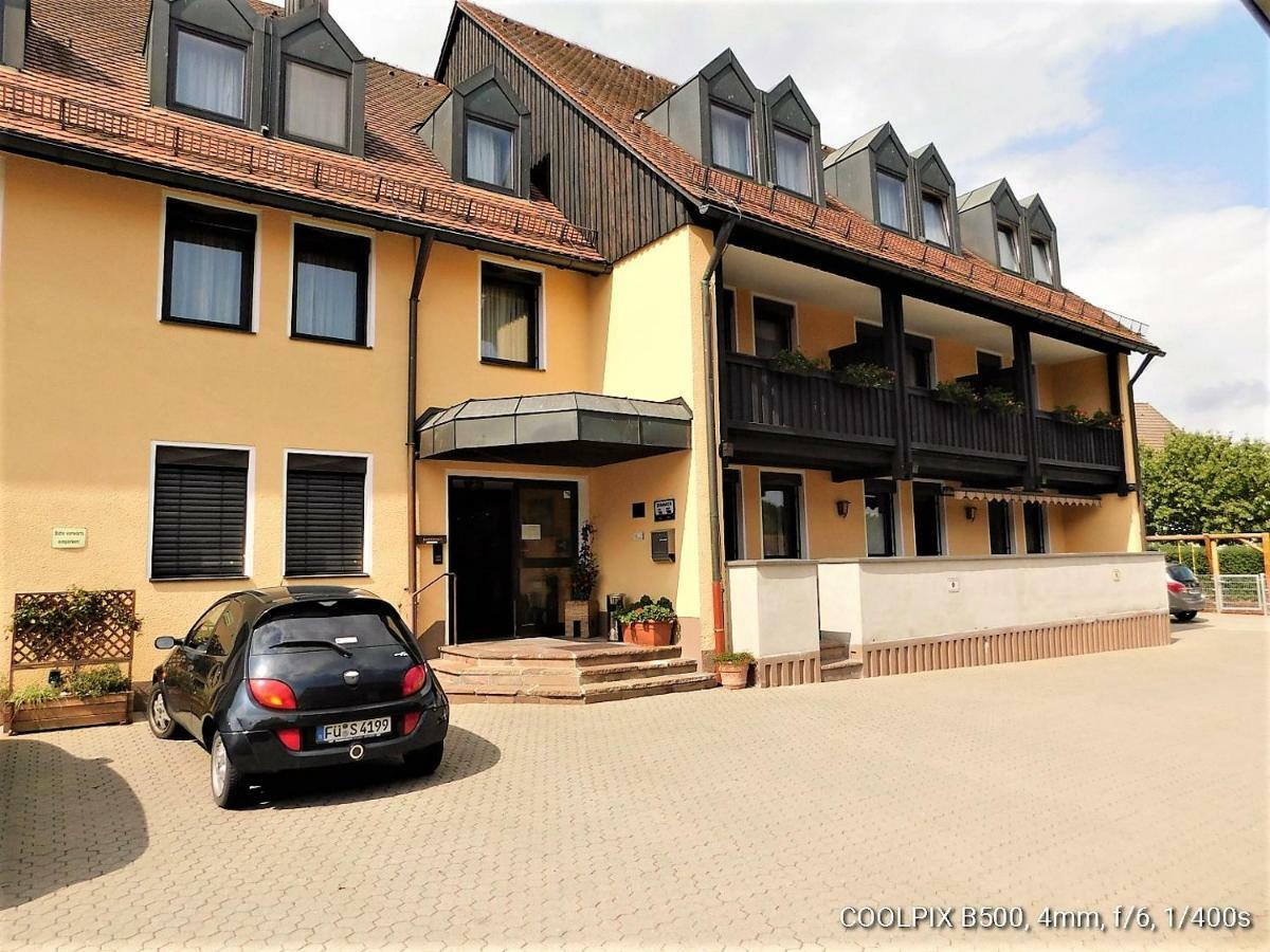 Gasthof Landhotel Gruner Baum Cadolzburg Buitenkant foto