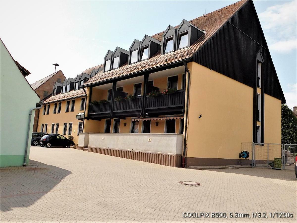 Gasthof Landhotel Gruner Baum Cadolzburg Buitenkant foto