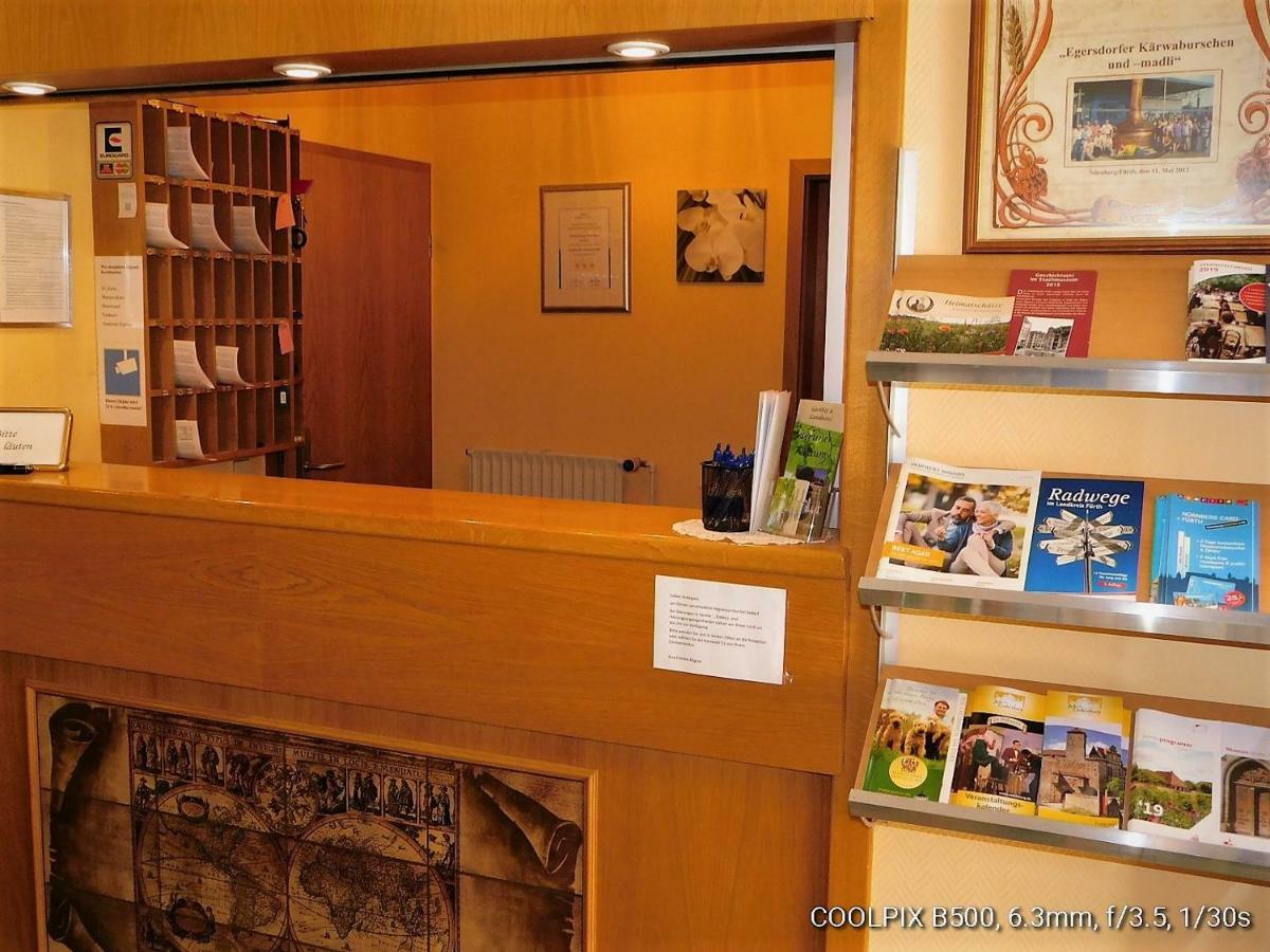 Gasthof Landhotel Gruner Baum Cadolzburg Buitenkant foto
